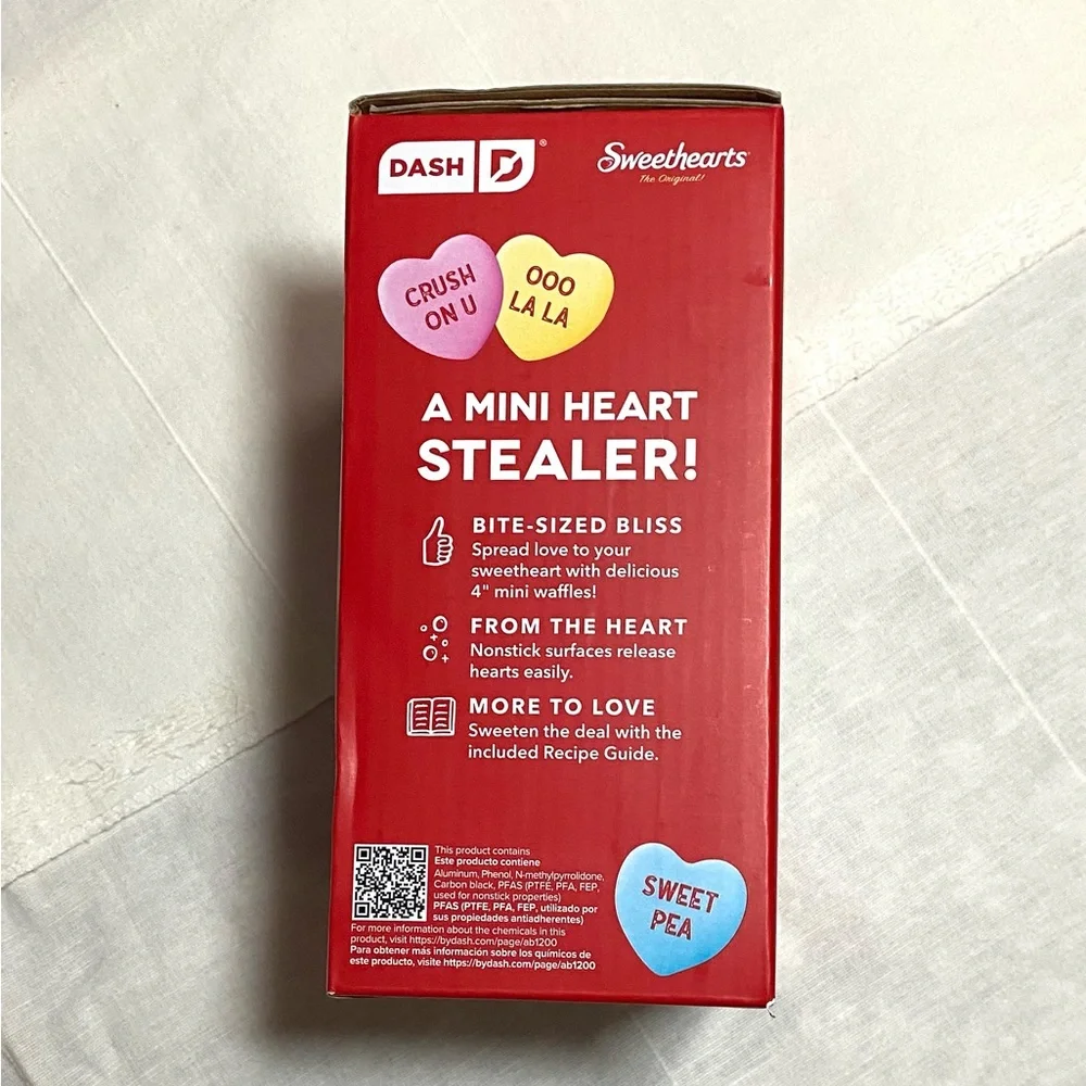 Dash Sweethearts Mini Waffle Maker | Win their heart with mini waffles - Picture 4 of 11